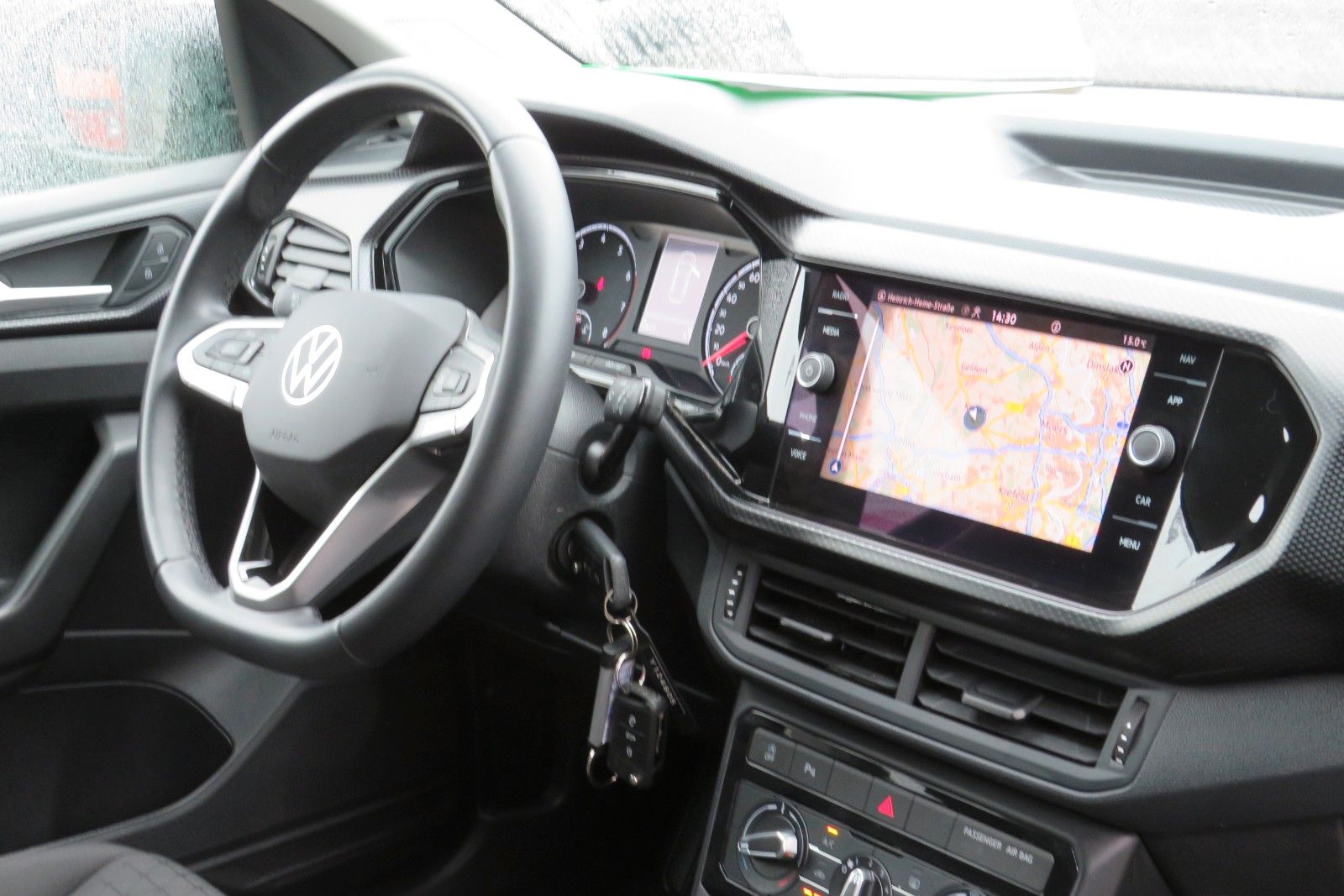 Fahrzeugabbildung Volkswagen T-CROSSLife LED SPORTP. SITZH. NAVI APP "AKTIONS