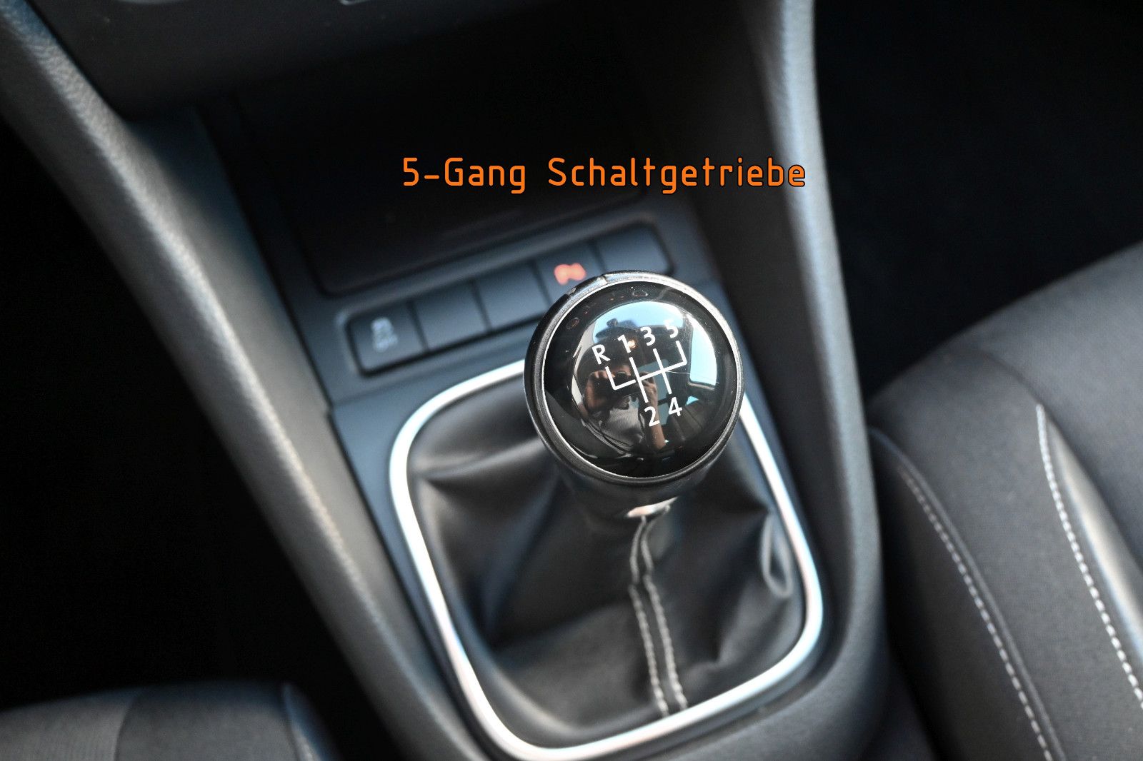 Fahrzeugabbildung Volkswagen Golf 1.6 TDI Variant MATCH °AHK°PANO°STANDHEIZ.°