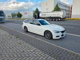 BMW F31 325d M-Paket Panorama HUD ACC Stan... - BMW 325 aus 2015