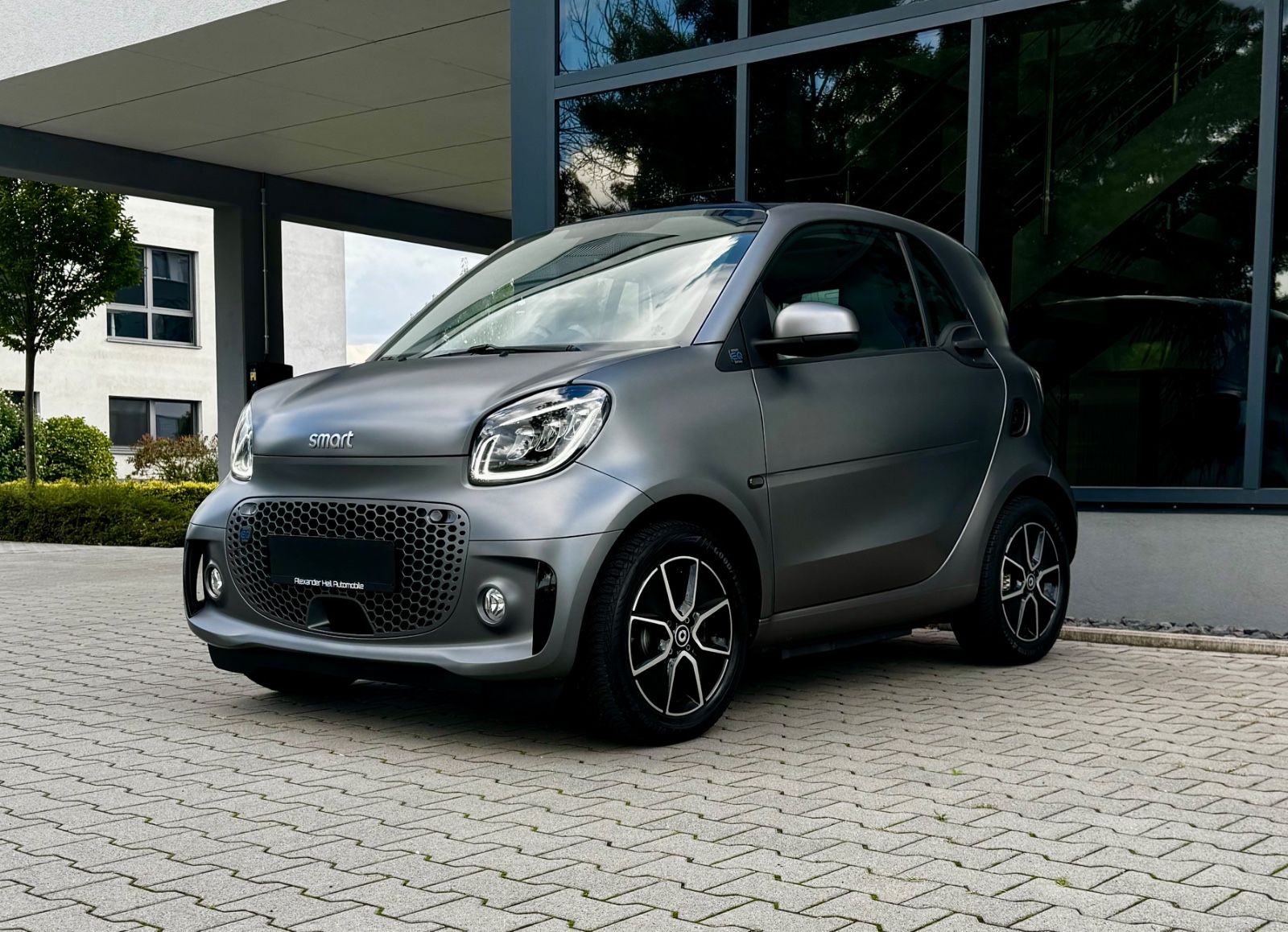 Smart ForTwo EQ*NUR 20.000KM*PANO*NAVI*SHZ*LED*KAM*JBL