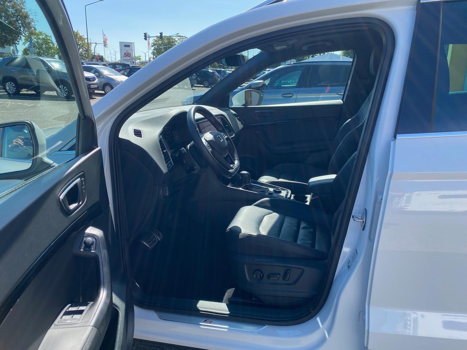 Fahrzeugabbildung SEAT Ateca 1.5 TSI FR APP+ACC+RFK+AHK+NAVI+SITZHEIZ