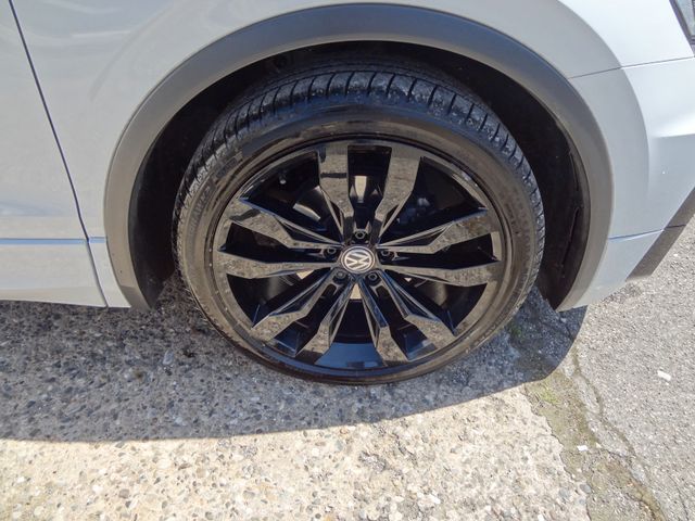 Fahrzeugabbildung Volkswagen Tiguan/R-Line/BlackStyle/Pano/2.Hd/Navi/20Zoll/