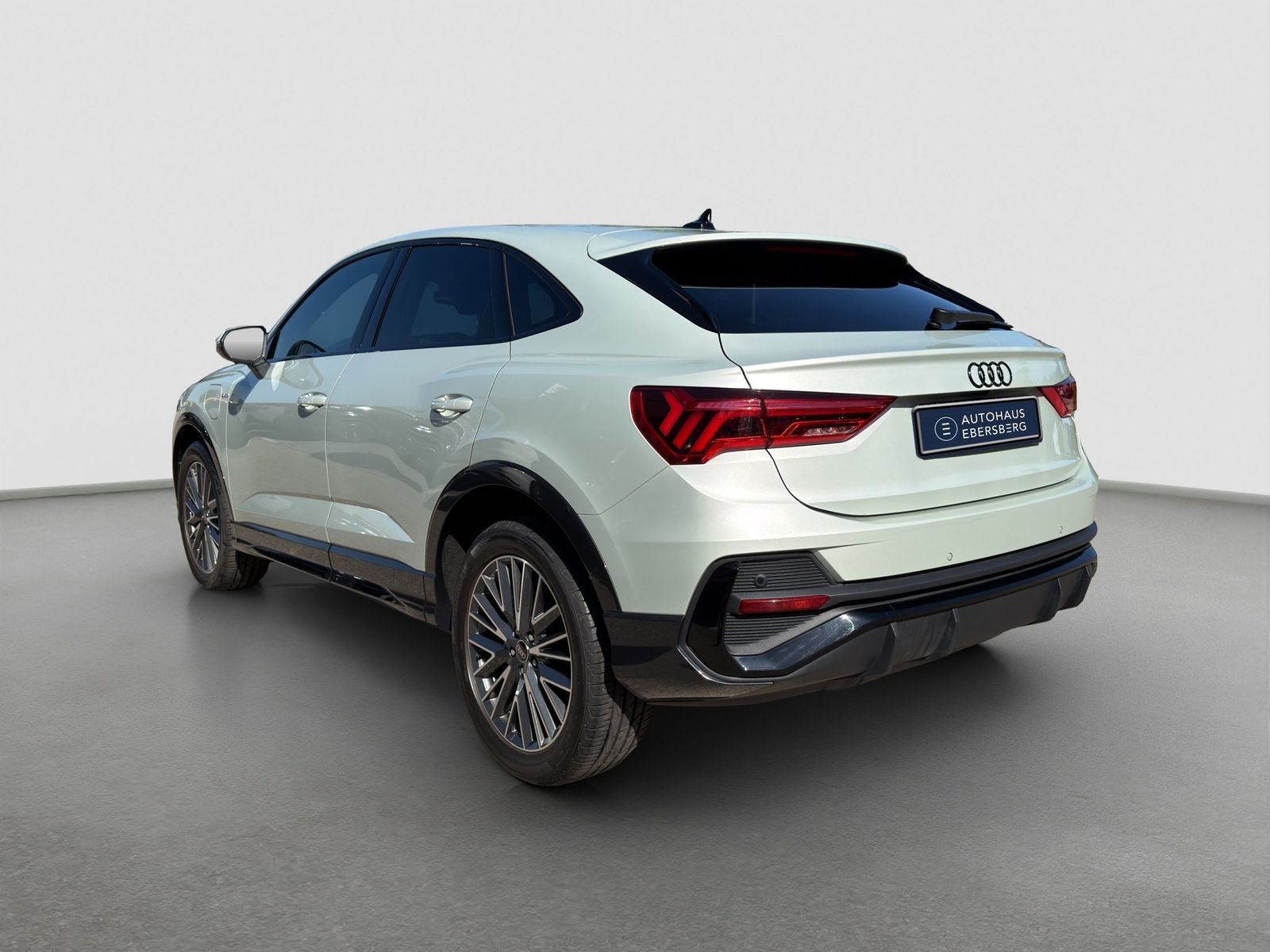 Audi Q3 Sportback S line 45 TFSI e Hybrid Kompaktlade foto 8