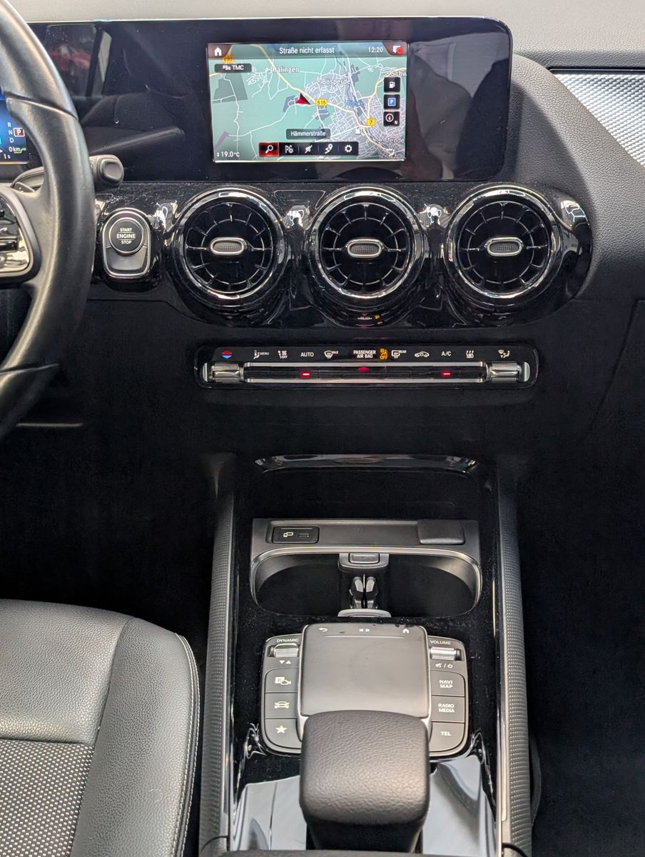 Fahrzeugabbildung Mercedes-Benz GLA 250 e EQ LED*NAVI*CARPLAY*SPURH.*PARKASSIST*