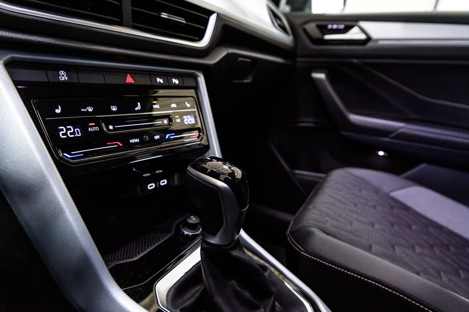 Fahrzeugabbildung Volkswagen T-Roc Goal+LED+AHK+GJR+NAVI+SHZ+AHK+ACC+