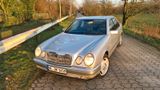 Mercedes-Benz E 320 ELEGANCE  11/1995 OLTIMERANWÄRTER - Mercedes-Benz E 320 in Düsseldorf