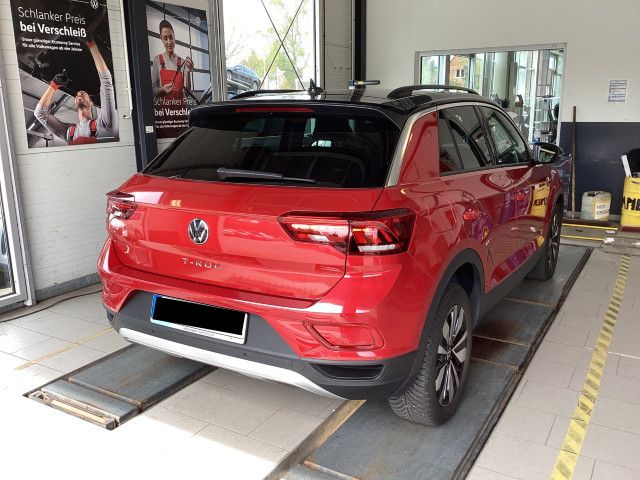 Volkswagen T-Roc 1.5 TSI Move CarPlay Szhzg LED Climatronic foto 4