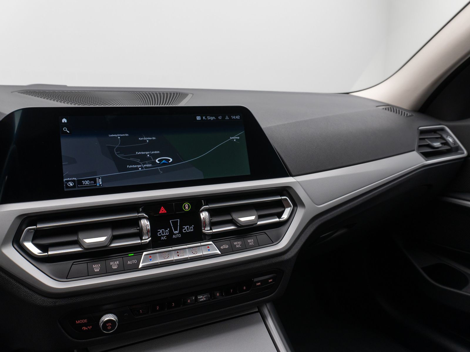 Fahrzeugabbildung BMW 330e Laser HUD DAB PDC Stop&Go Komfort Alarm