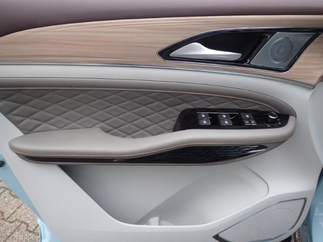 Fahrzeugabbildung DFSK Forthing 4 1,5T Allwetterreifen Unterbodenschutz