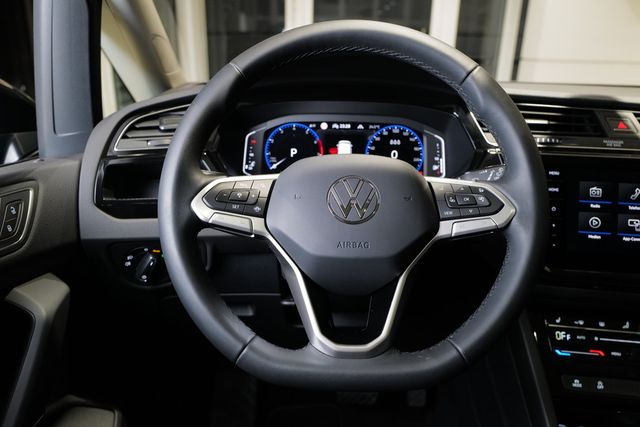 Volkswagen Touran 1.5TSI DSG Highline Pano StdHz AHK Rkam N