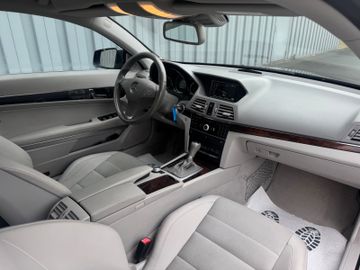 Mercedes E 220 - 11