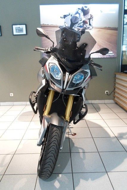 Fahrzeugabbildung BMW S1000XR mit Seitenkoffern