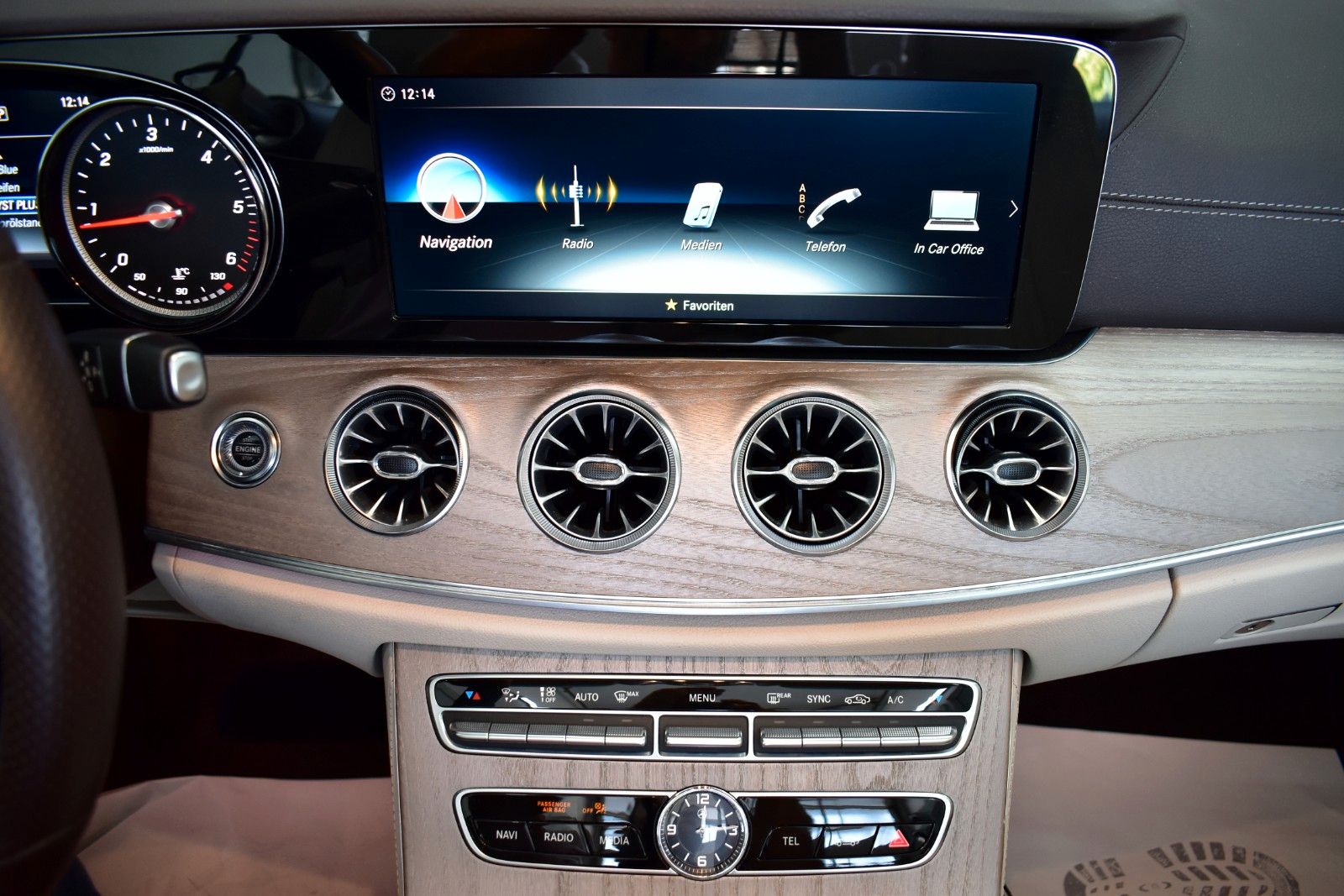 Fahrzeugabbildung Mercedes-Benz E 220d Cabrio Leder,Navi,LED,Burmester,Sitzklima