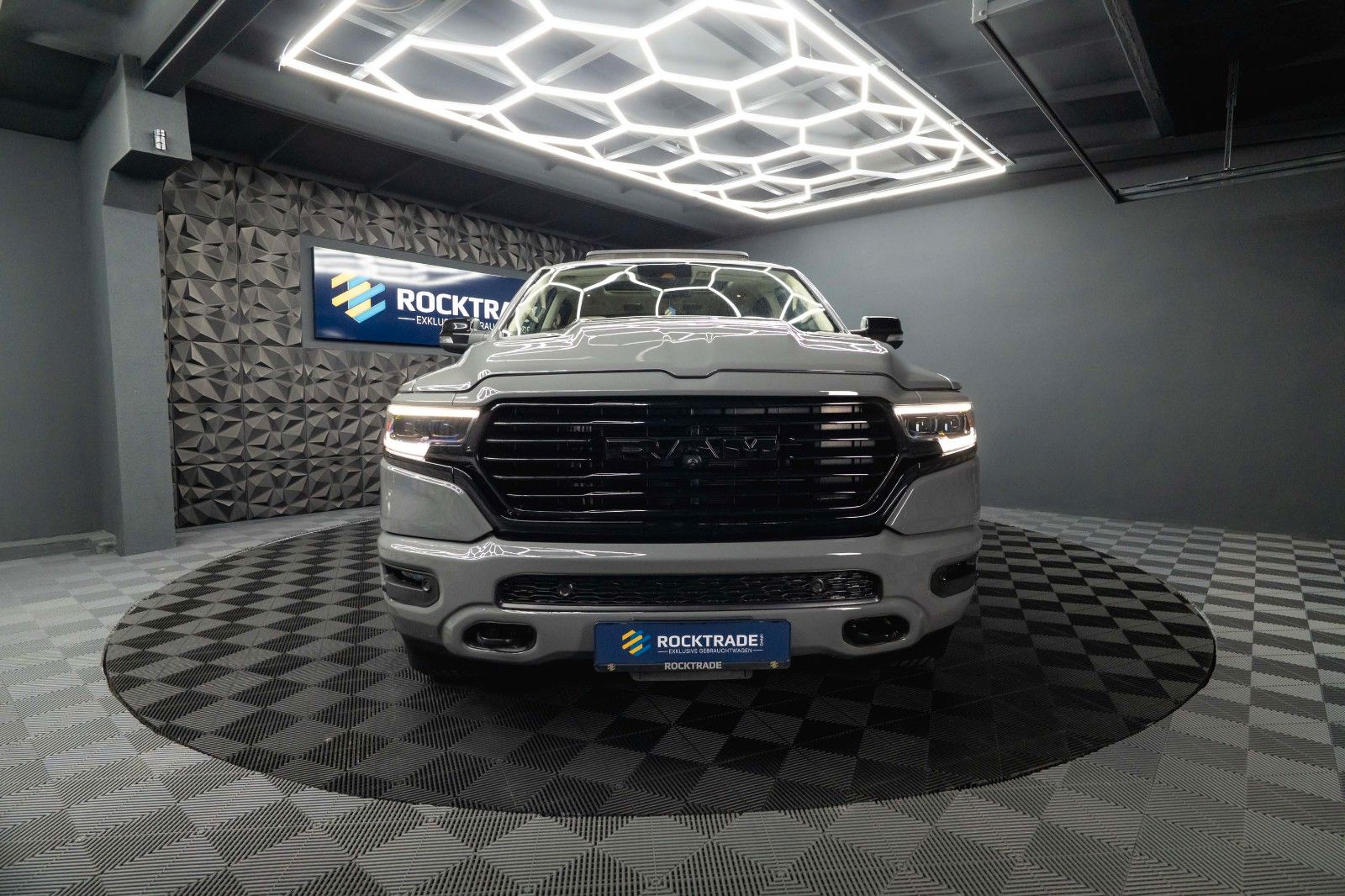 Fahrzeugabbildung Dodge RAM 5.7 V8 HEMI 4x4 LIMITED 10TH ANNIVERSARY ACC