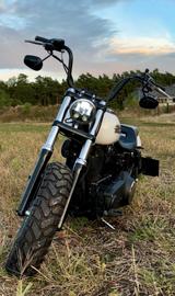 Harley-Davidson Street Bob  - HARLEY-DAVIDSON WEIß