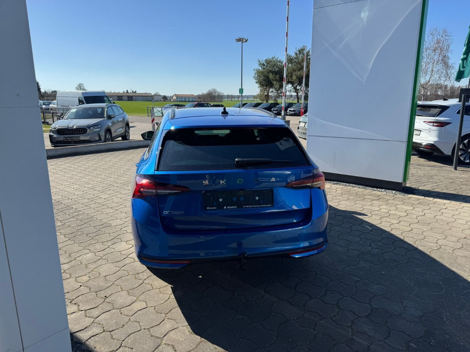 Fahrzeugabbildung SKODA Octavia Combi Tour 2,0 TDI 110kW 7-Gang-DSG