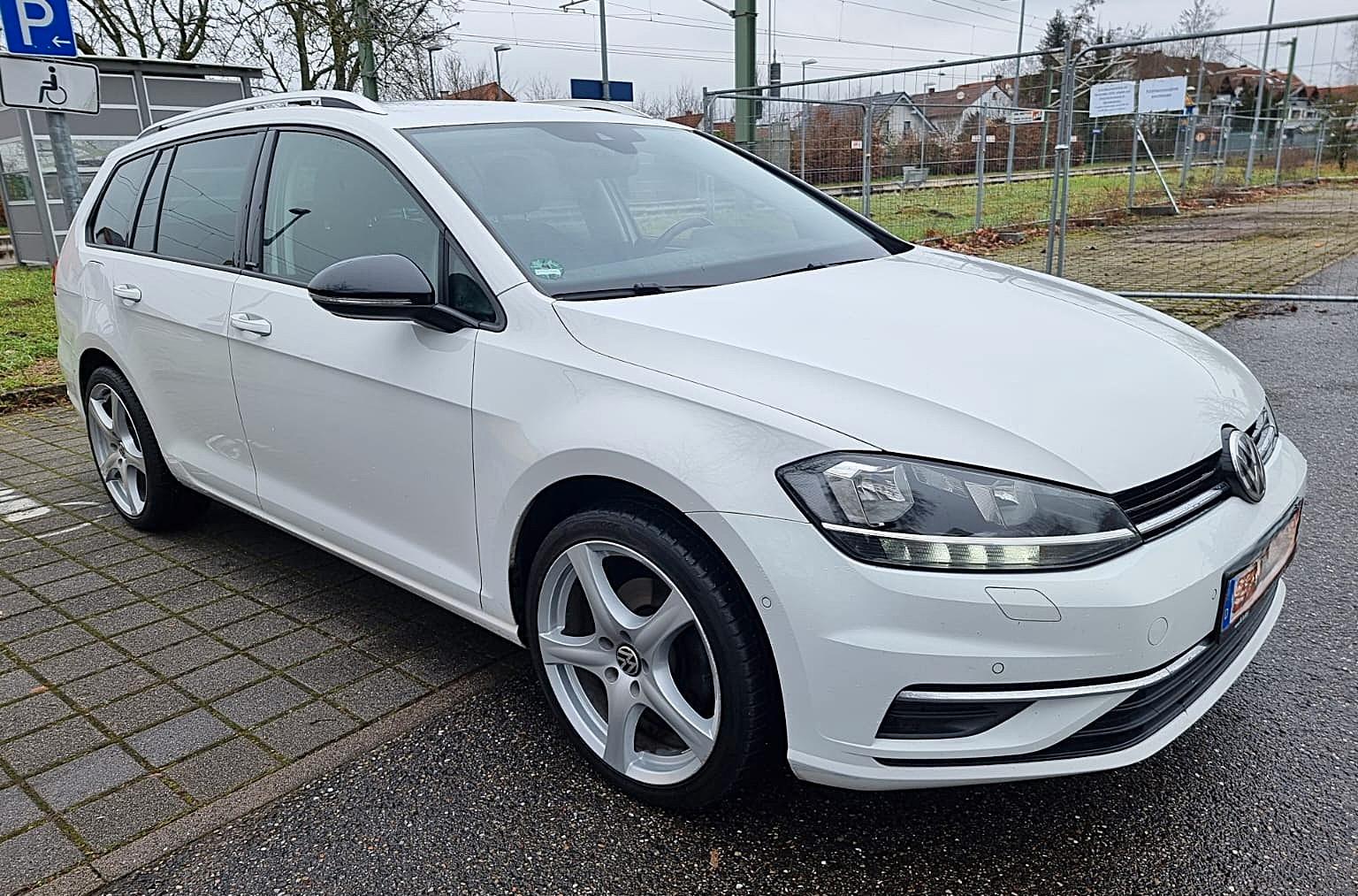 Volkswagen Golf VII Variant IQ.DRIVE ACC SHZ PDC AHK