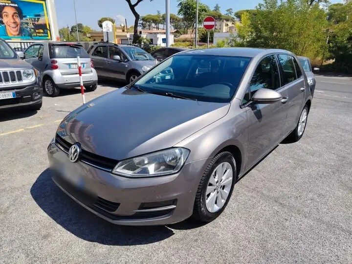 Volkswagen Golf - 1