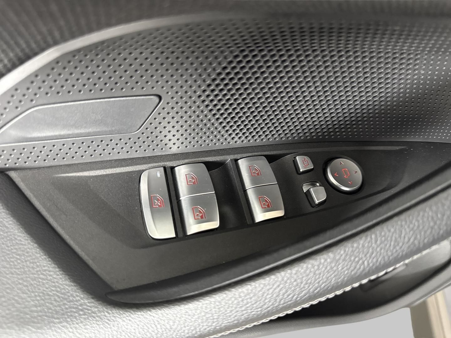BMW i4 eDrive35 LED ACC El. Heckklappe Mehrzonenklim foto 17