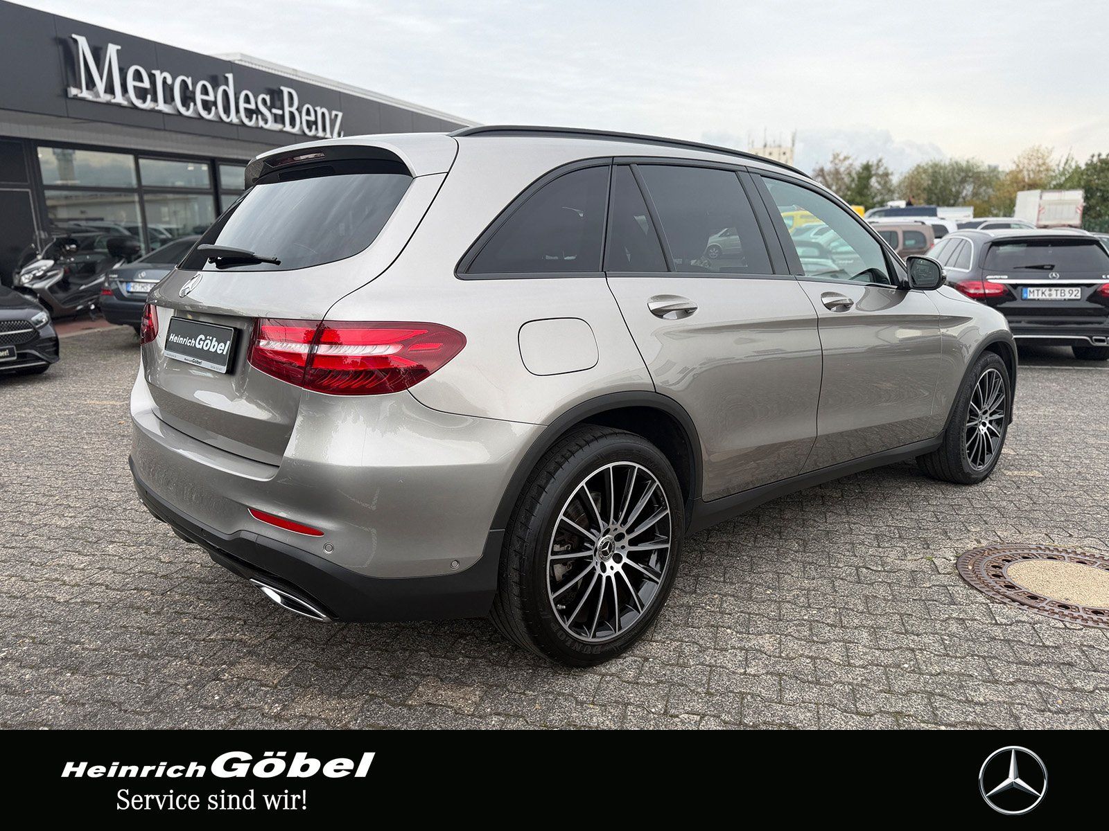 Fahrzeugabbildung Mercedes-Benz GLC 220 d 4M AMG+PANORAMA+ILS+20ZOLL+NIGHTP.+AHK