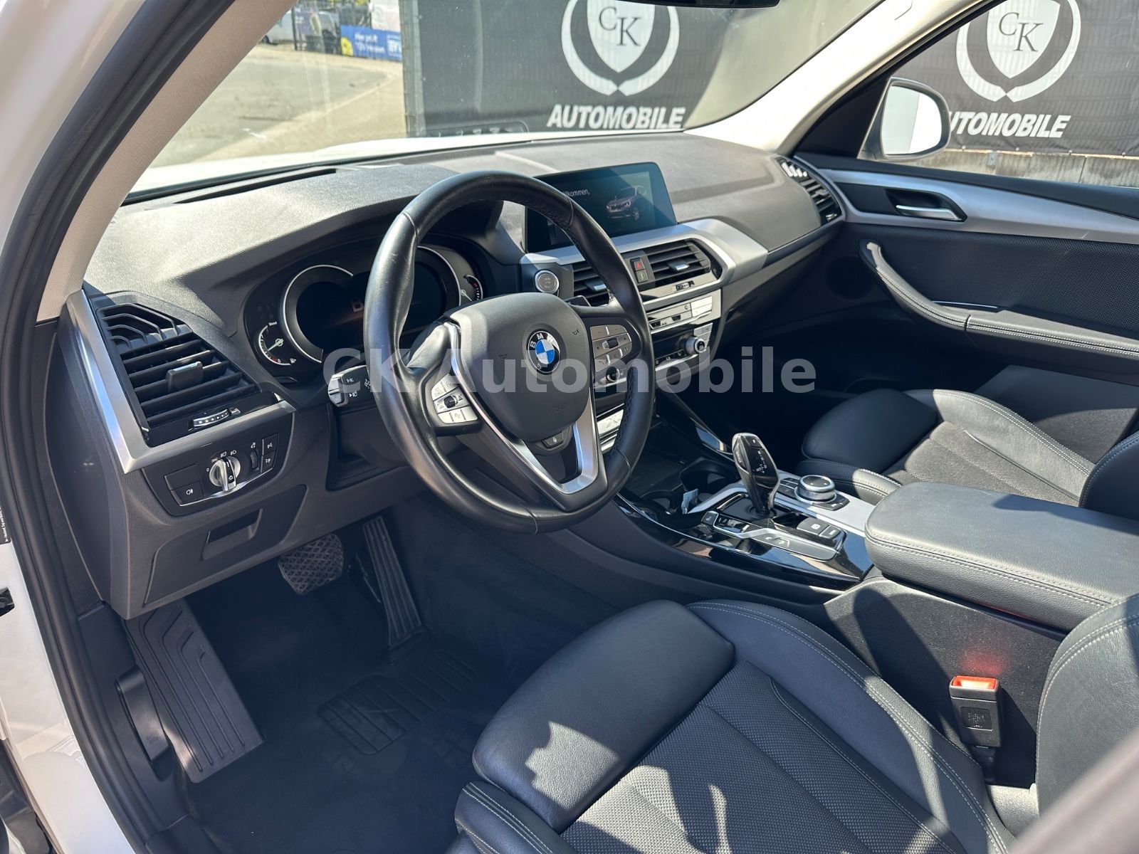 Fahrzeugabbildung BMW X3 xDrive20d Advantage/Navi/Head-Up/Pano/AHK