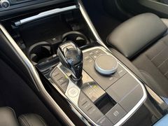 Fahrzeugabbildung BMW 318i T Sport Line LED*Tempomat*Kessy*Navi AHK Sh