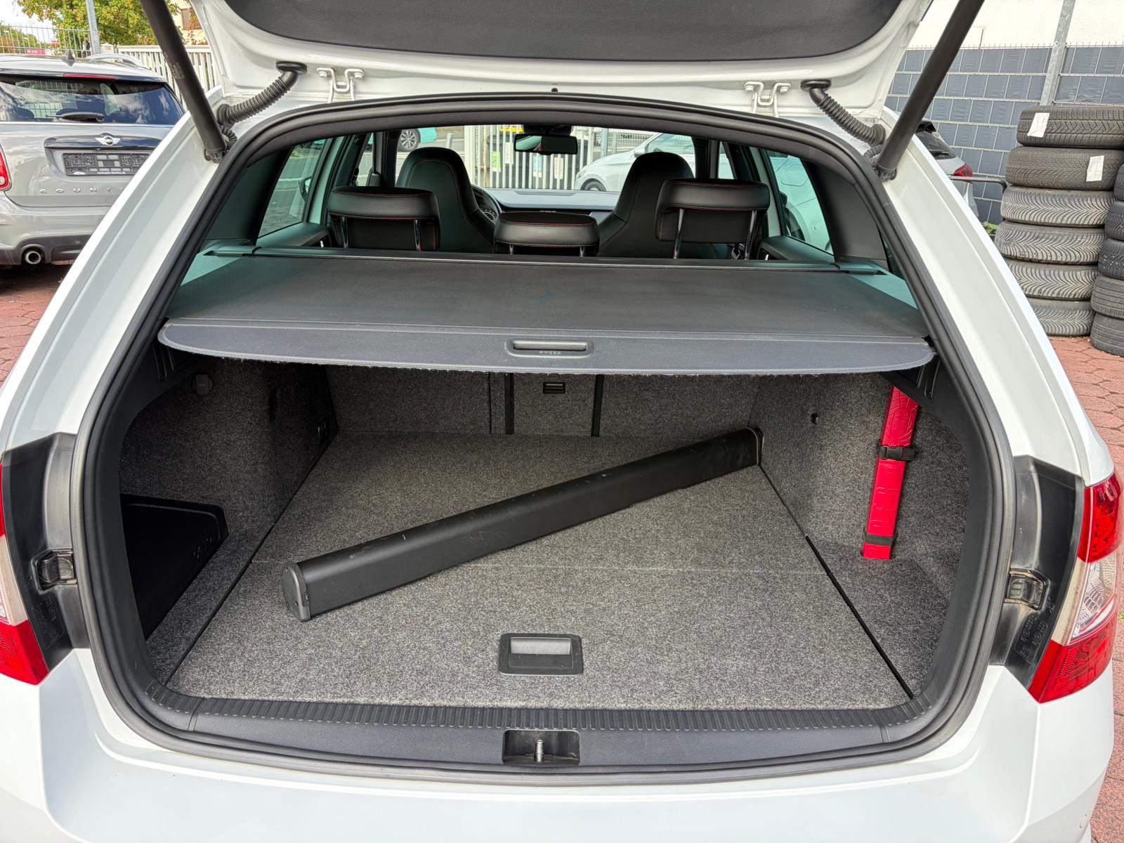 Skoda Octavia Combi RS 230 ch DSG • ACC • Caméra • CarPlay • Keyless • Hayon électrique