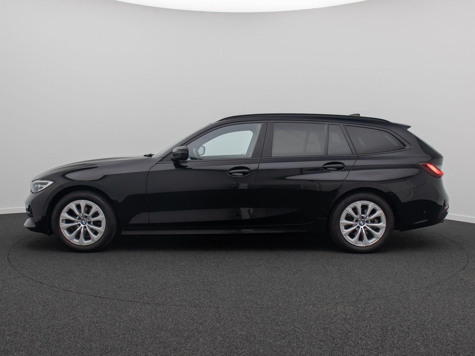 Fahrzeugabbildung BMW 318d HiFi Kamera DAB Alarm WLAN FernlichtAssist