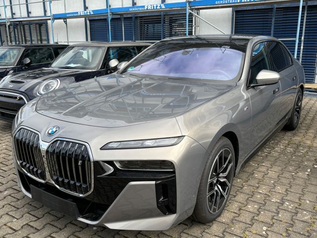 BMW M760e xDrive Cinema SkyDACH  Lounge175.549€