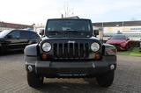 Jeep Wrangler Unlimited 2.8 70th y. anniversary TOP g - aus 2011: Geländewagen