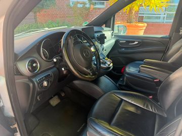 Mercedes V 220 - 9