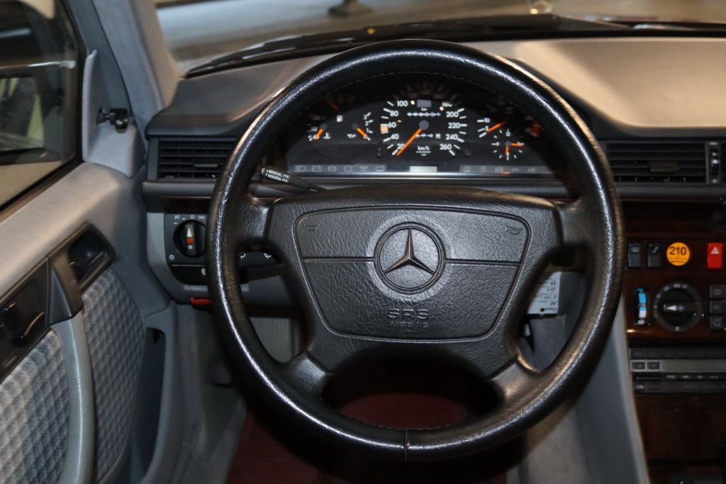 Fahrzeugabbildung Mercedes-Benz E 500  W124 - Deutsches Fahrzeug - Guter Zustand