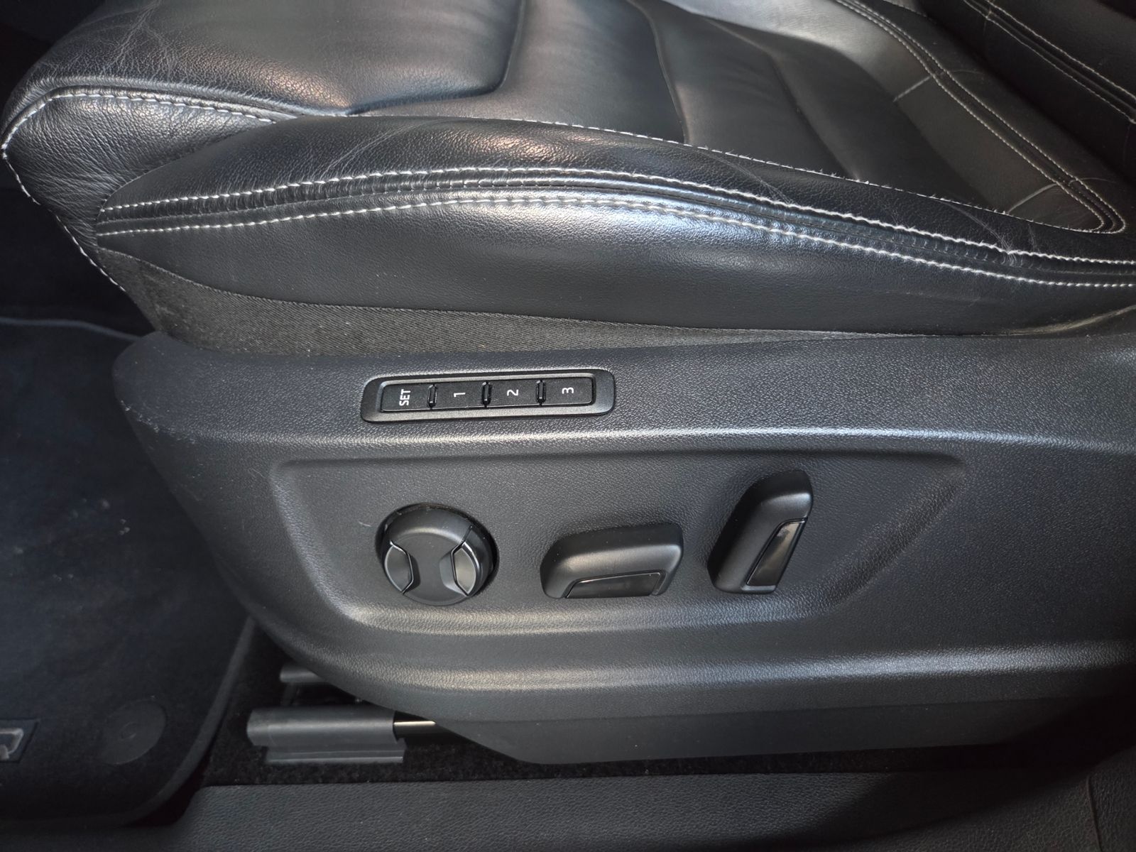 Fahrzeugabbildung SKODA Kodiaq Style 4x4 PANO MEMORY 360° STNDHZ