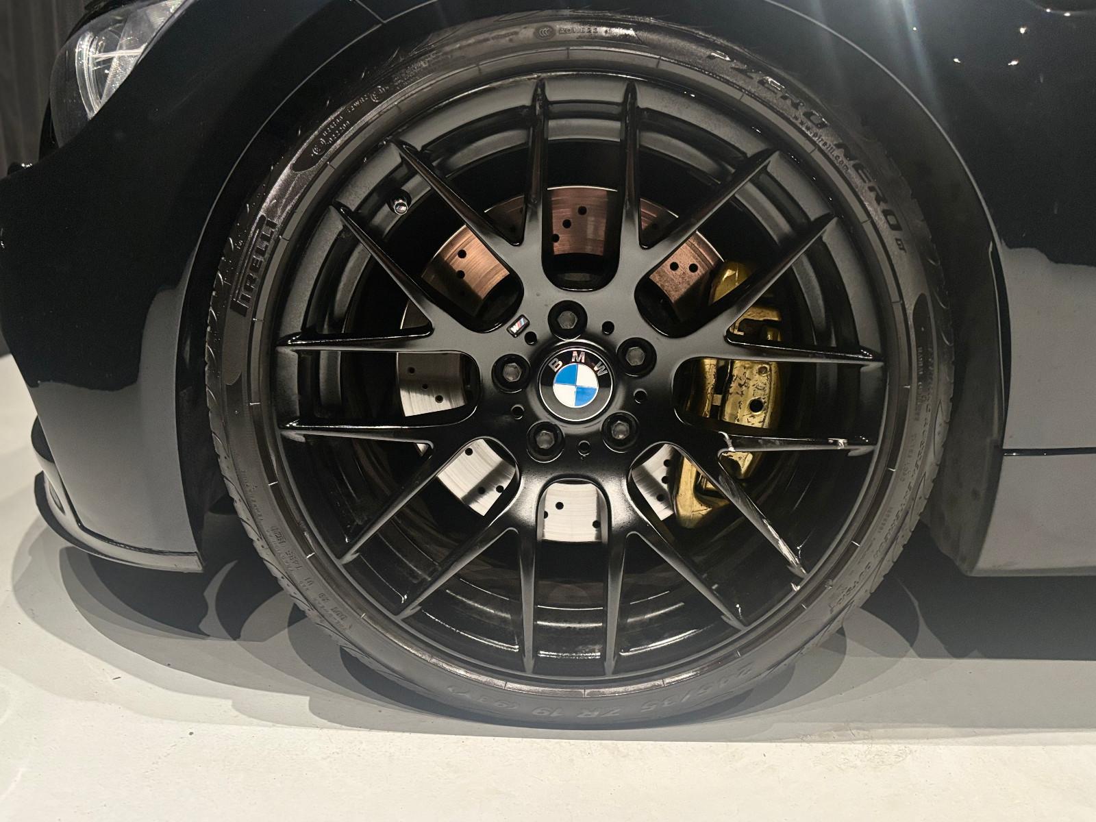 BMW M3 COMPETITION E90 4.0 V8 420ch DKG - ÉCHAPPEMENT M PERFORMANCE - CUIR NOVILLO ROUGE - AUDIO BMW INDIVIDUAL - SUSPENSION EDC - TOIT OUVRANT