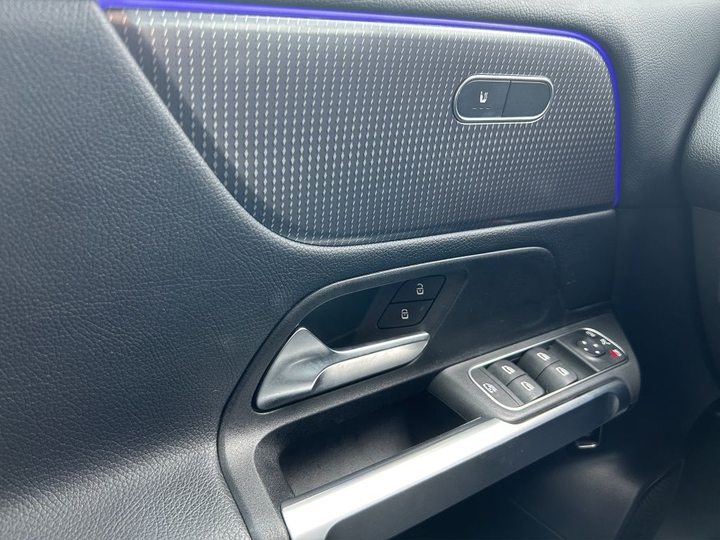 Fahrzeugabbildung Mercedes-Benz GLB 200 Night Paket*MULTIBEAM LED*360*AppleCarPl