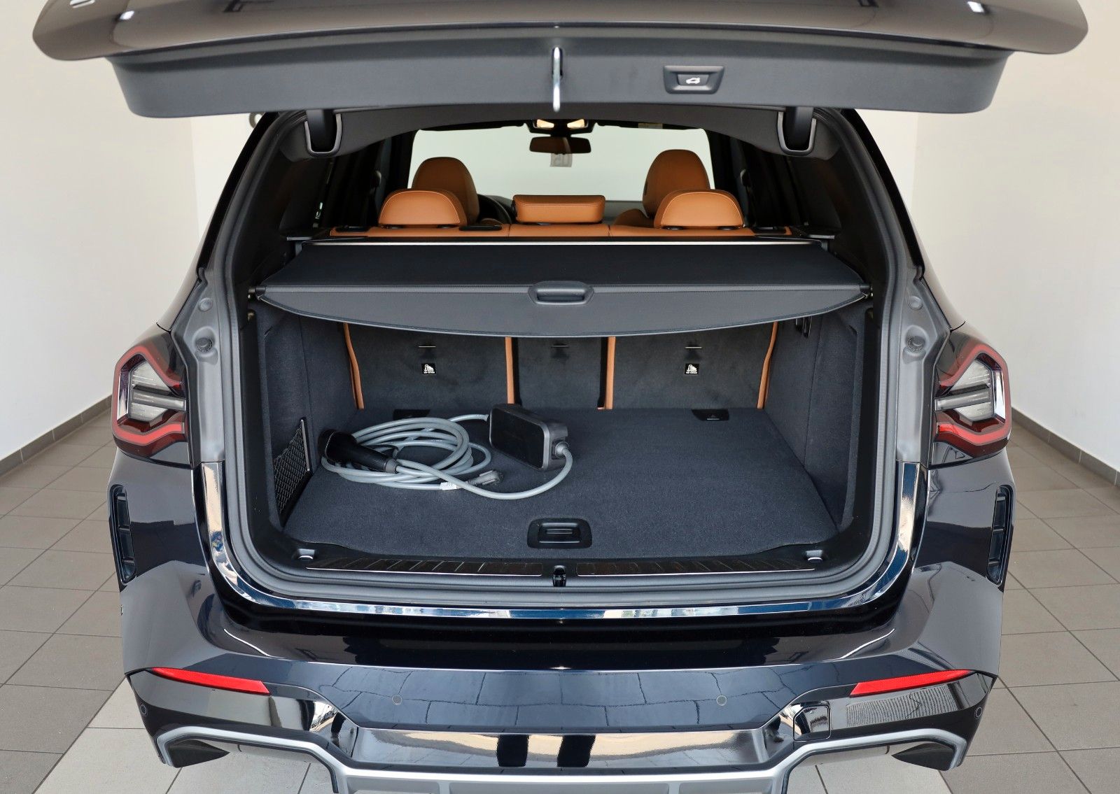Fahrzeugabbildung BMW iX3 Inspiring+M Sport,Leder,Navi,LED,SH,Panorama