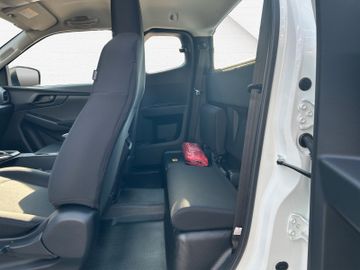 Fotografie 10 des Isuzu D-Max SC L 1.9 Autom.3,5T Kamera Carplay Allrad