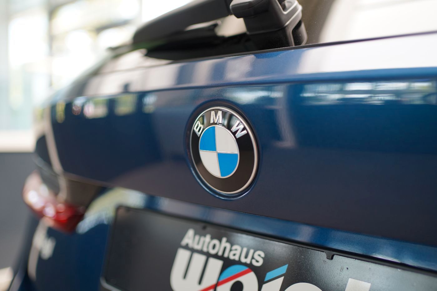 Fahrzeugabbildung BMW 330i Advantage +AHK+Glasdach+Head Up+Laserlicht+