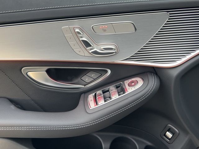 Fahrzeugabbildung Mercedes-Benz EQC 400 4MATIC+AMG-Line+DISTRONIC+Memory+Keyless