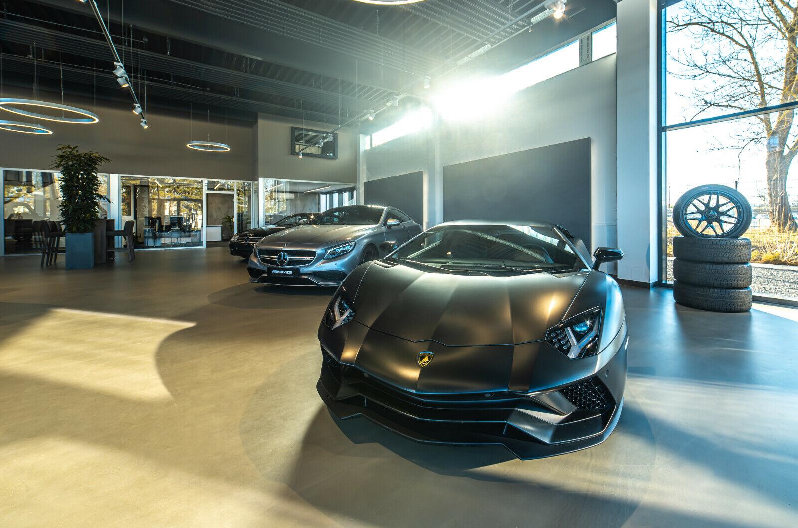 showroom-image-top