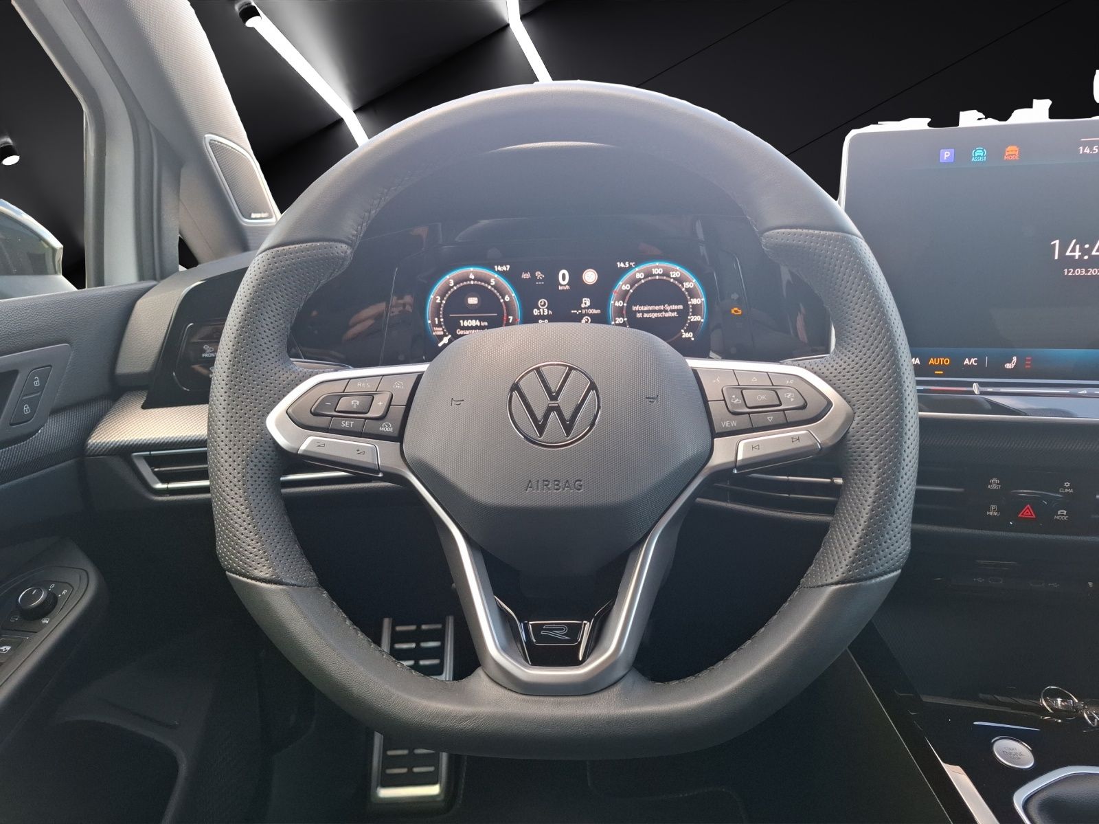 Fahrzeugabbildung Volkswagen Golf VIII TSI R-Line Standhzg. LEDplus APP H&K A