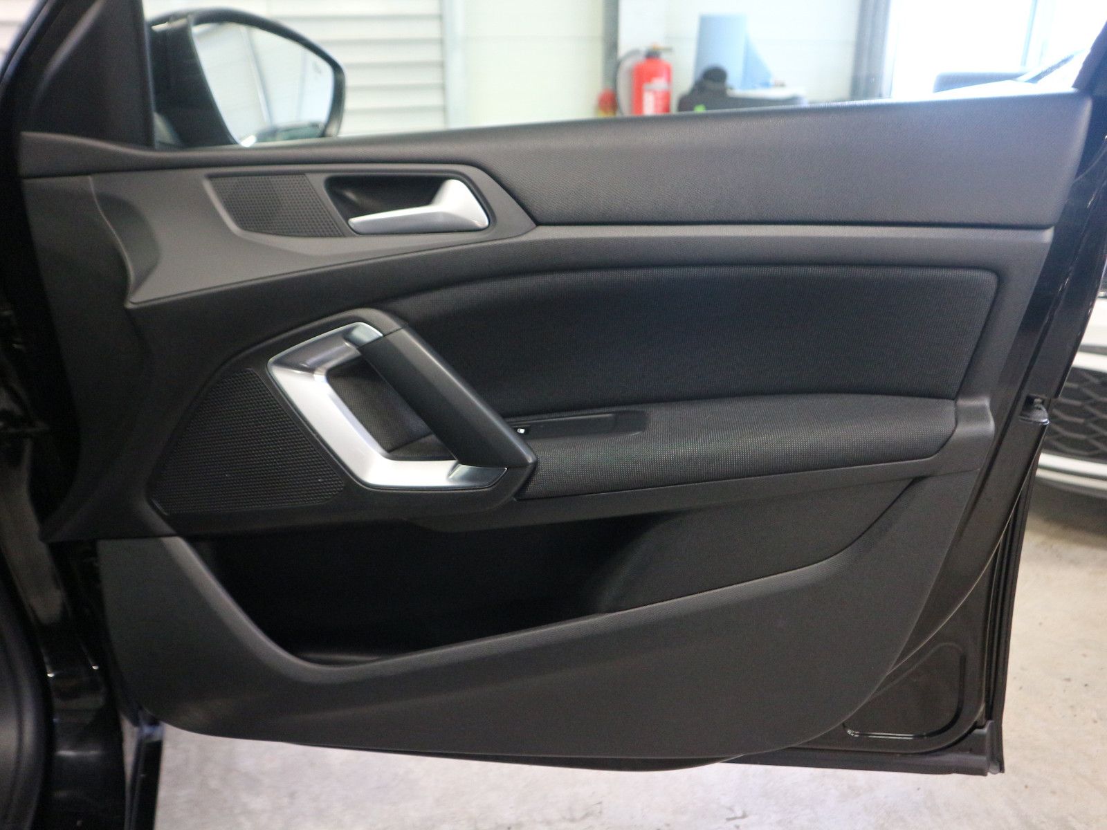 Fahrzeugabbildung Peugeot 308 SW Allure Pack ACC AHK Blis Nav Kam SHZ LED
