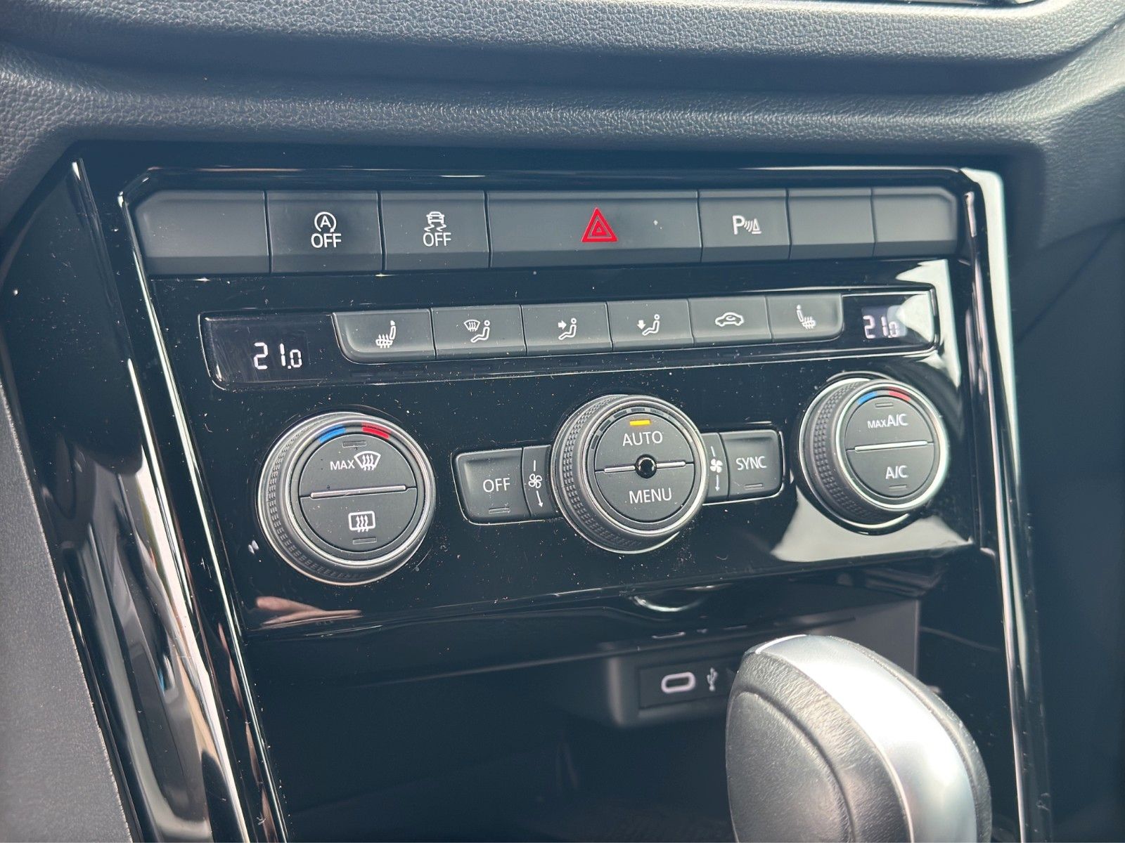 Fahrzeugabbildung Volkswagen T-ROC R 2.0 TSI KAM AHK AKRAPOVIC 19"