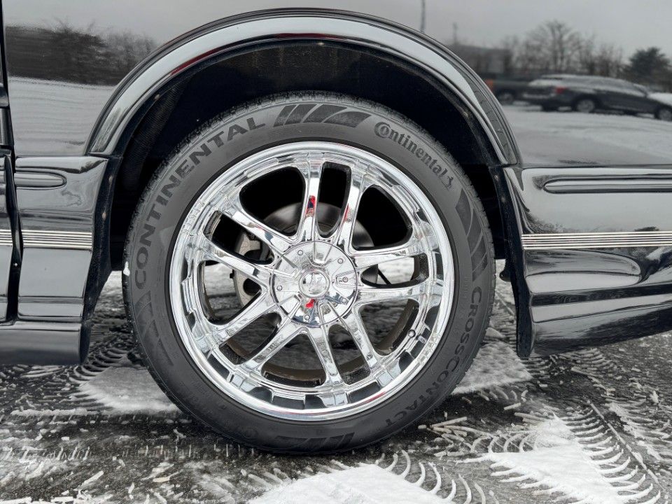 Fahrzeugabbildung Chevrolet Express Chevy Van Explorer Ltd. 70 Tkm 22"