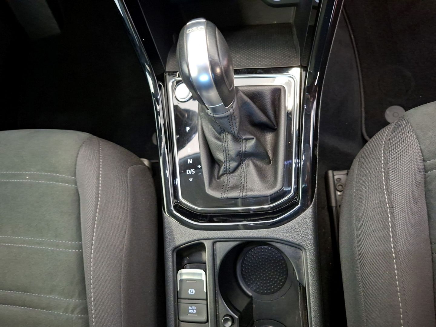 Touran 2.0 TDI DSG Highline *AHK*KEYLESS*NAVI*KA