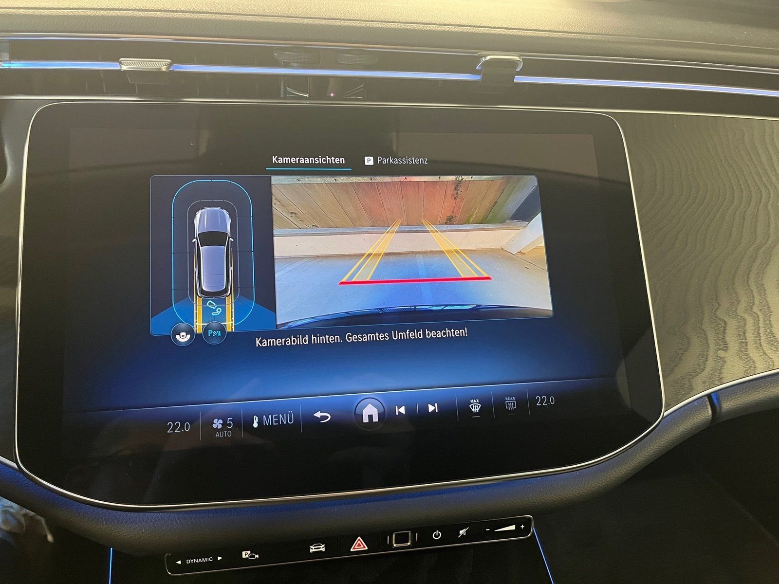 Fahrzeugabbildung Mercedes-Benz E 200 T Avantgarde*AHK*Kamera*Totwinkel*MBUX*LED