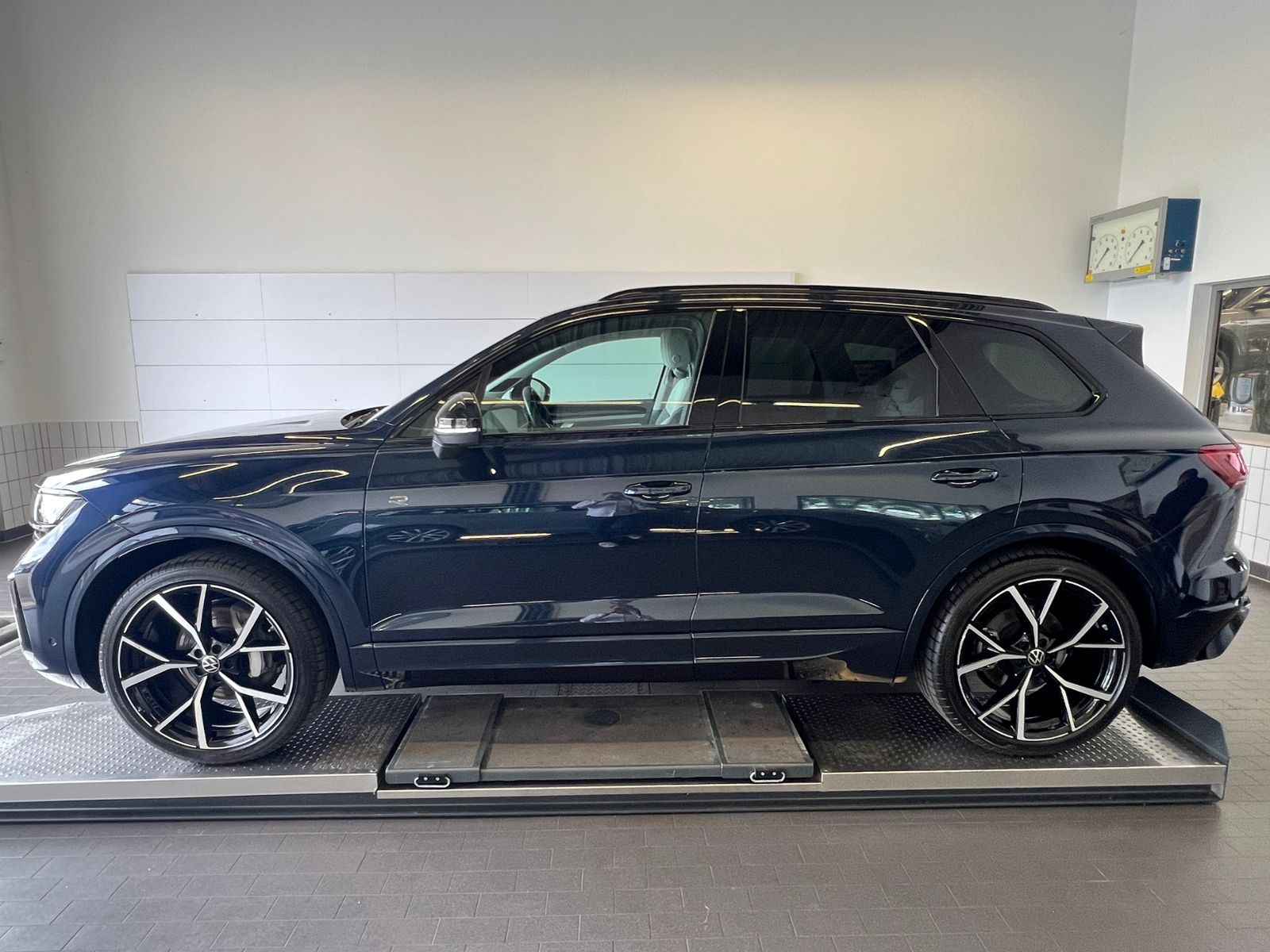 Fahrzeugabbildung Volkswagen Touareg R-Line 3.0 TDI 4MOTION *AHK, Adaptivfwg.