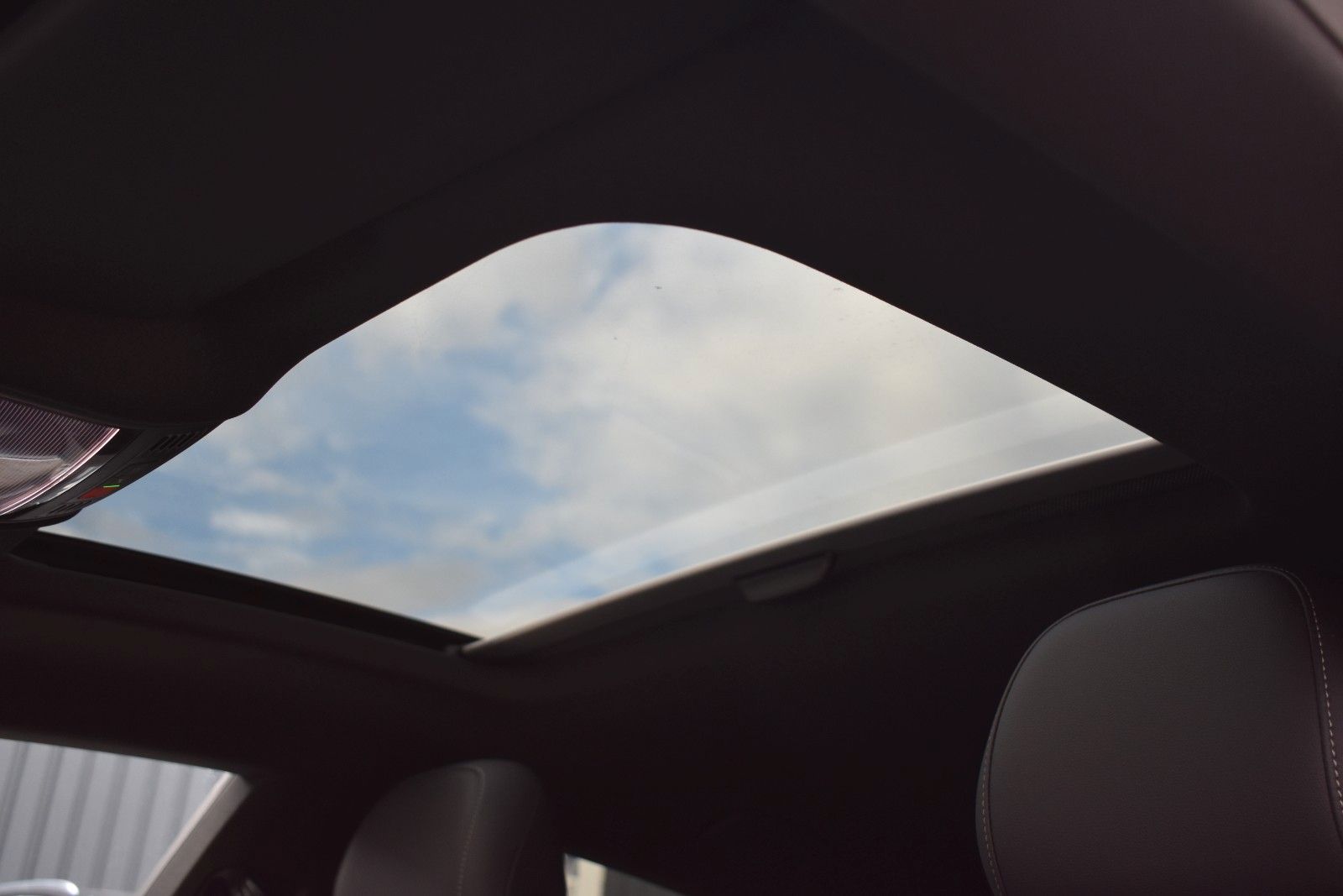 Fahrzeugabbildung Volkswagen Arteon R-Line 4Motion PANO/AHK/STH/MASAGE/DYNAUD