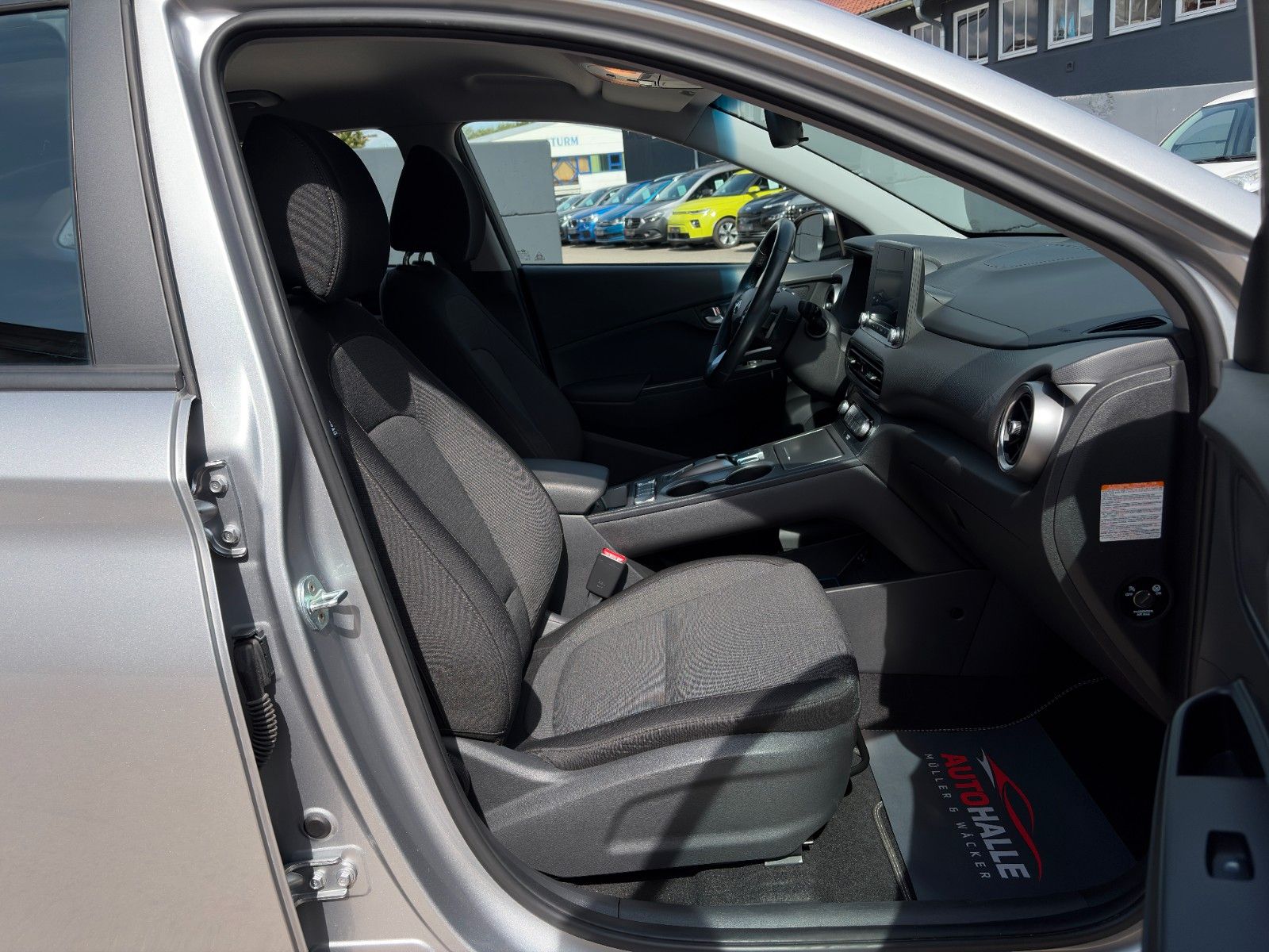 Fahrzeugabbildung Hyundai KONA E Select ACC PDC CAM SHZ LHZ LKA CarPlay