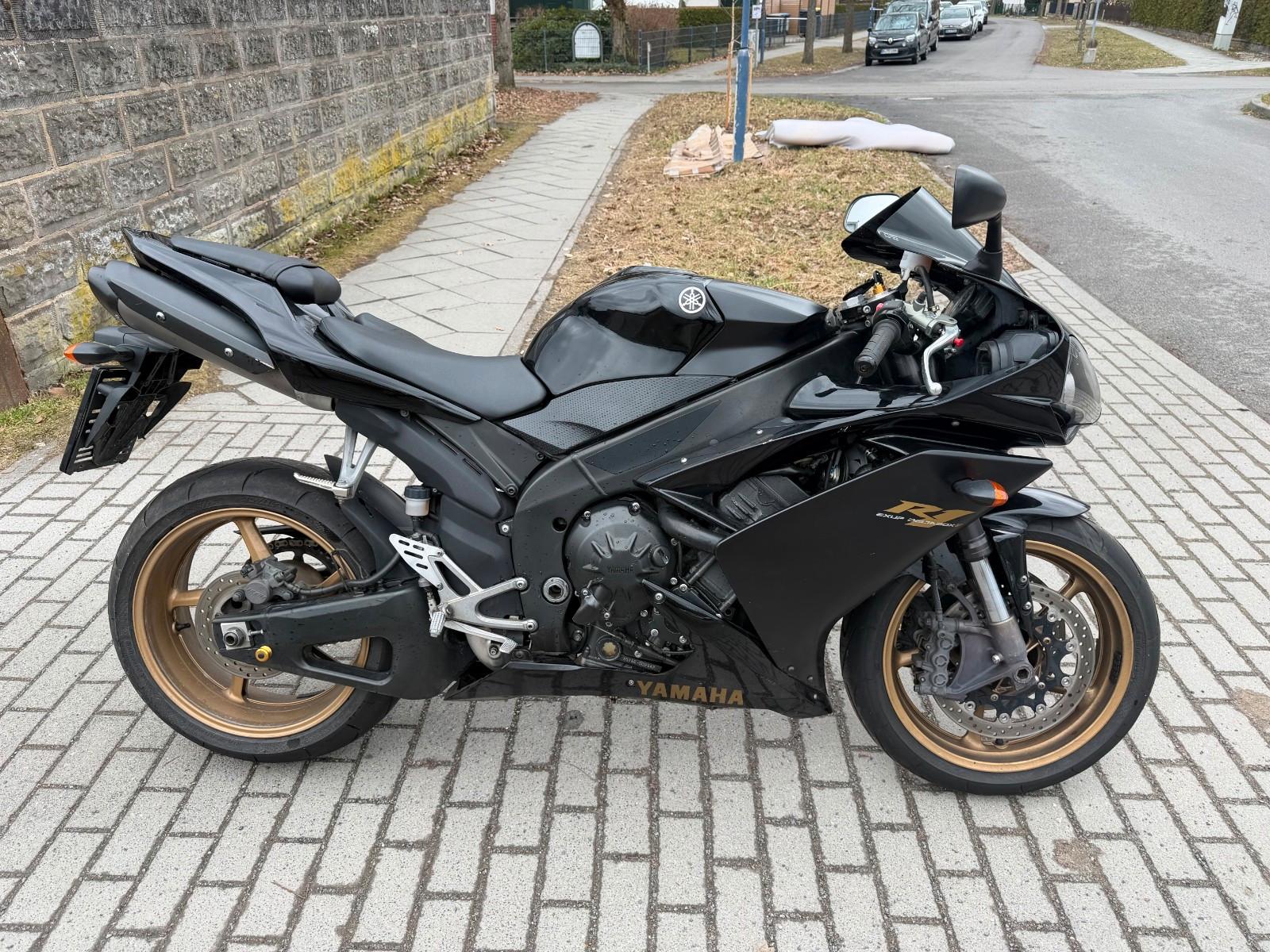 Yamaha YZF R1 RN19 RN20